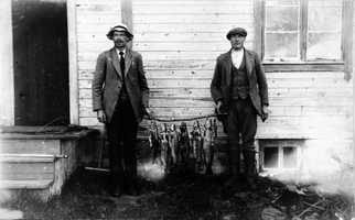 REF-0179  Øvre Olsbakk 
F.v.: Nils Havdal, Ole O. Botnen.