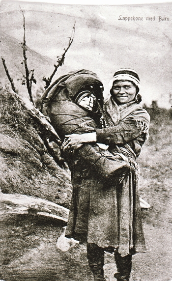 REF-0375 Rennebu?  ca1910.
'Lappekone med barn'. Kona er Anna Kant.