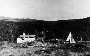 REF-0036  Lauvåsen Leir for Arbeidsfylkingen frå Trondheim
som bygde vegen frå Grindal til Nerskogen i åra 1933-36. 
. År 1934