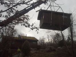 Aneks bygget på vårt lager. Heises ferdig rett på fundament. Bergsagel/Hommersåk