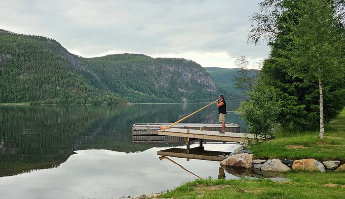 Speilblank morgen ved brygga