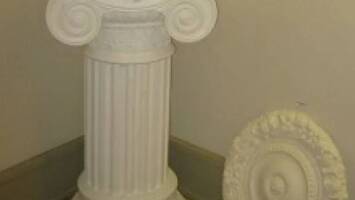 Jonisk søyle<br>
Be om pristilbud.