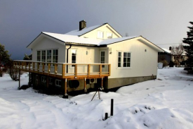 Tilbygg og restaurering av bolig i Saurnes på Nygårdsjøen utført i 2012. bildene er fra oppstart (til venstre) og til høyre nesten ferdig.