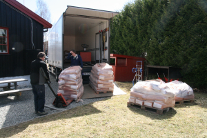 2013 - Levering av 6 tonn grus