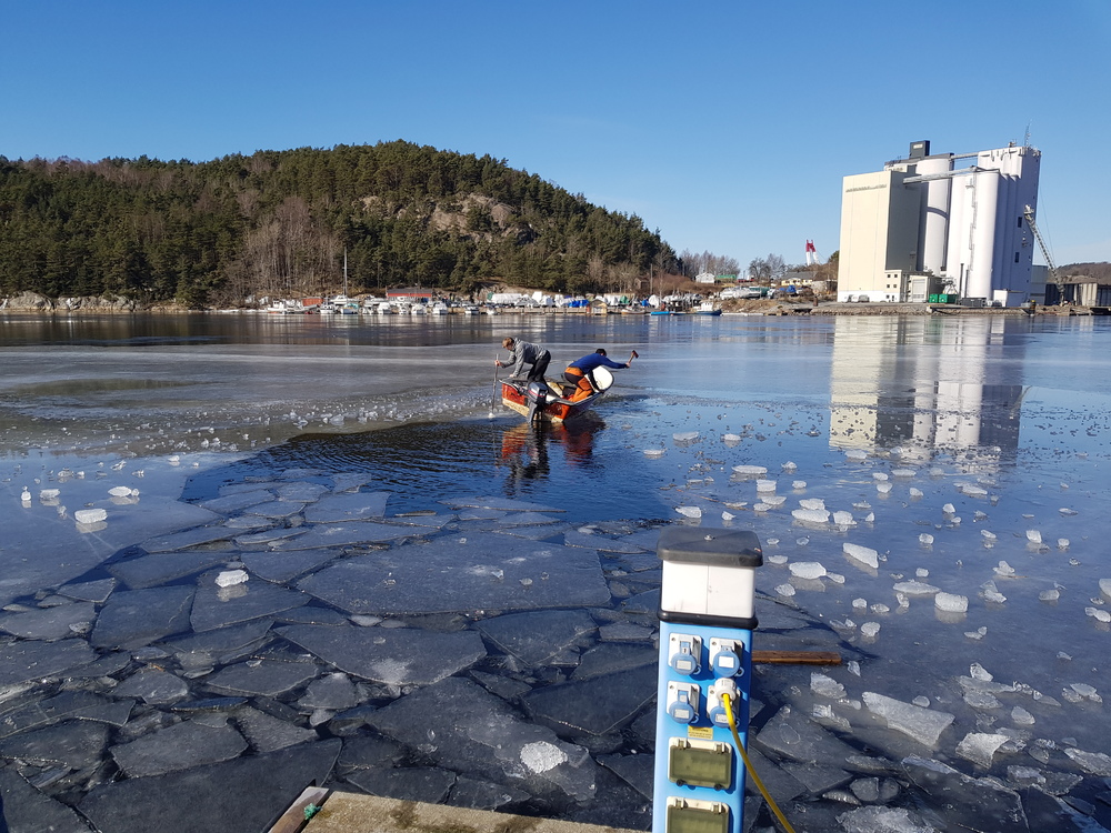 knusing av is i April  214192