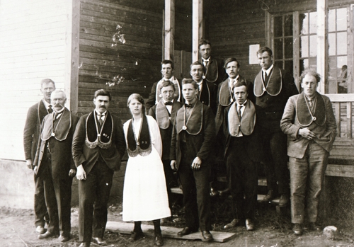 REF-0491 Berkåk 1920 el. 1921.Storlosjemøte i IOGT. 1.rfv: Anders Sunde, ukjent, Nils Brattset og kona, ukjent. 2.rfv: Ingebrigt Ytterhus, Ola Brattset, Inge Krokan. 3.rfv: ukjent, ukjent, Jon Bakken, Svend Mælen. 4.r:ukjent.