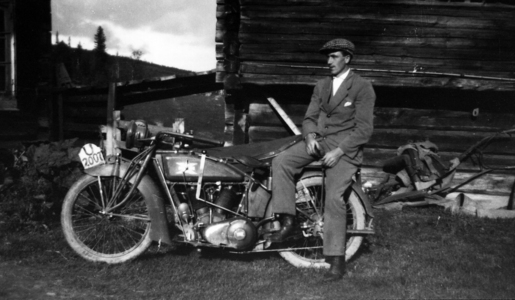 REF-0753 Havdalsrabben. Lage Havdal med motorsykkel.