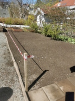 Kjøkkenhagen er innskrenket og det er sådd gress.