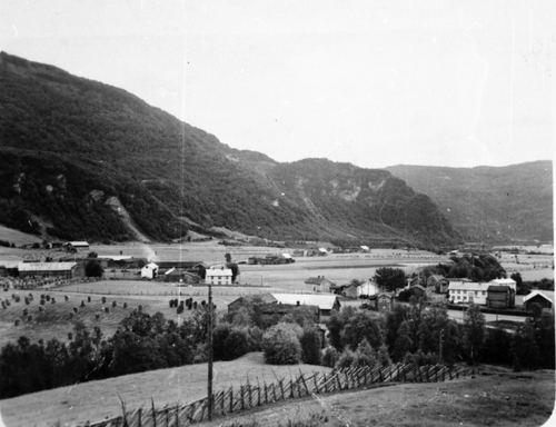 REF-0084 Vollagrenda fotografert frå Jelhauen,  1930-åra