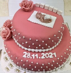 2 etg dåpskake med håndlagde roser og diamantmønster