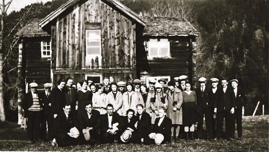 REF-0407 Herrem/Voll 1930.
Amerika-avskjedslag på Herremsmoen. Jo Fossen, 1.rtv.,var heime ein tur frå Amerika.