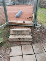 Porten er endelig i lodd og vater