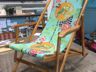 ETTER: Strandstol med nytt trekk og oppusset treverk. 
Stoffet er et solid utestoff fra JAB.