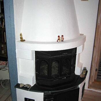 32 - Pusset buet hjørnepeis(brettskuret)