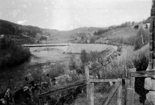 REF-0799 Mærk Bru 1940.
Tyskerne kommer.