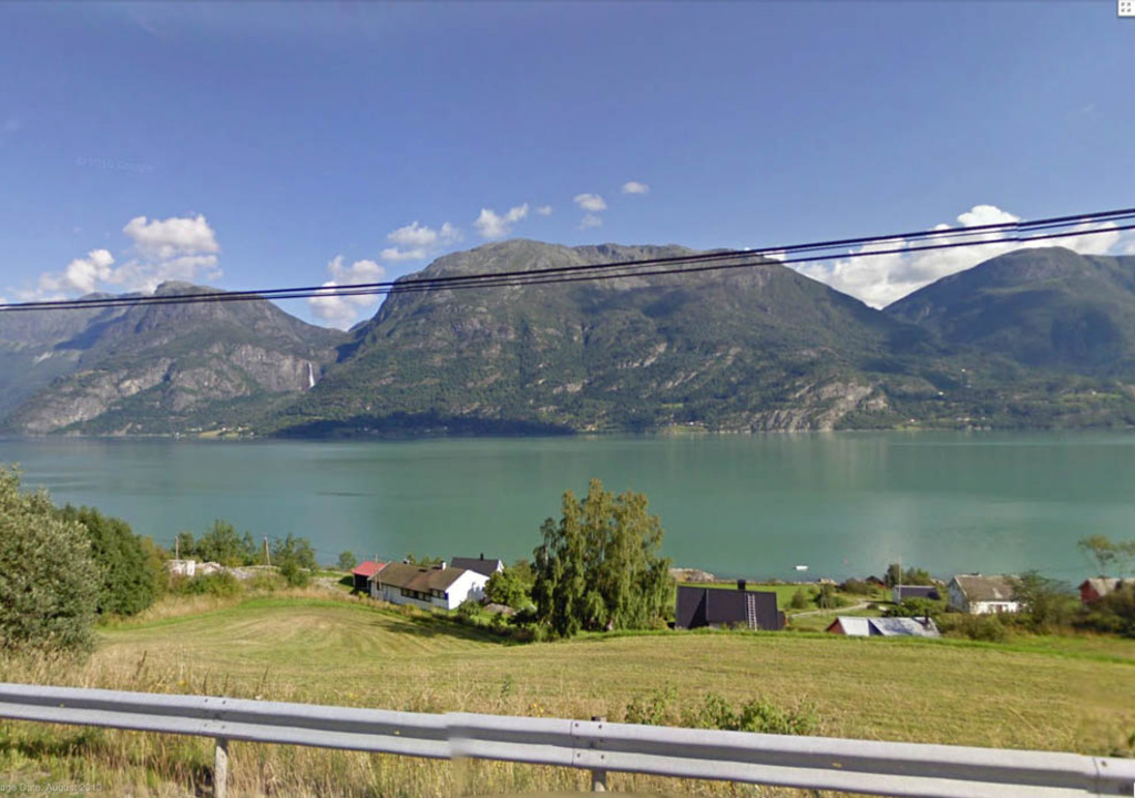 Neshøgdi med utsikt til Feigumfossen og Kroken