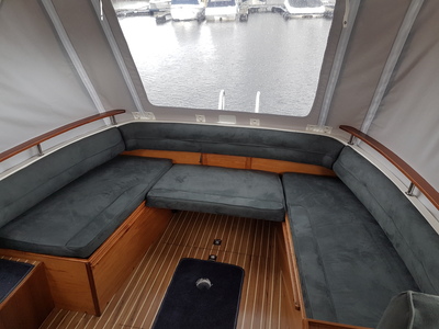 Båtputer trukket om i Niroxx Marina.
Dette er et meget slitesterkt og vanntett stoff. Svært enkelt å fjerne smuss og flekker.