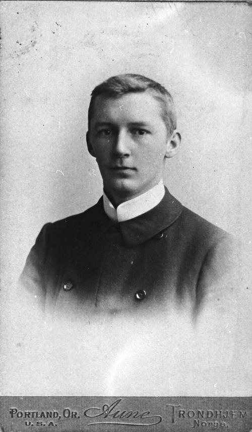 REF-0321 ca 1900.
Maskiningeniør Brodkorb ved Undals Verk. Var ingeniør ved gruva 1910-1917.