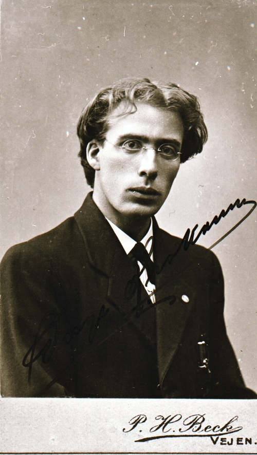 REF-0496 ca 1920. Inge Krokan f. 1893, lærar og forfattar. Lærar på Rennebuskogen 1915-19.