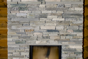 Peisinnsats med glasshevedør, lys Oppdal tørrmur, Trysil