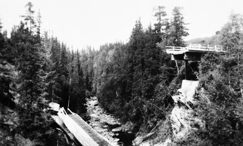 REF-0507 Stavåbrua, Berkåk. Stavåbrua sprengt 1940.