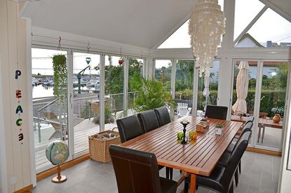 Utadslående foldedører

