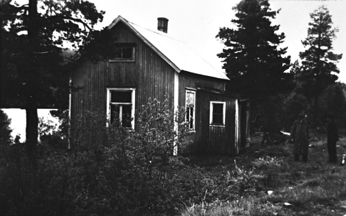 REF-0118    Berkåk
Spisebrakke ved 'Ishuset' Buvatnet.
T.v: Nekolai Dahl.