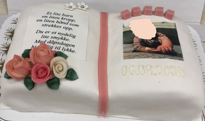 Marsipankake formet som en bok