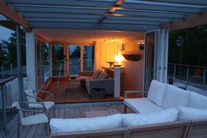 Utadslående foldedører