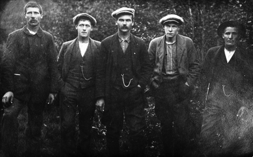 REF-0112  Berkåk    1918-20.
Arbeidskamerater på Dovrebaneanlegget.
F.v.:Gulliksen, Per Klopslet, Alfred Vaag, Arne Røås, Per Sødahl.