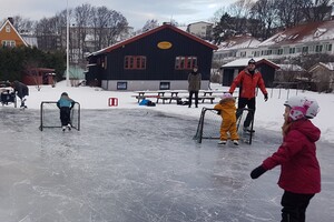 Lekeplass, skøytebane, uteområder