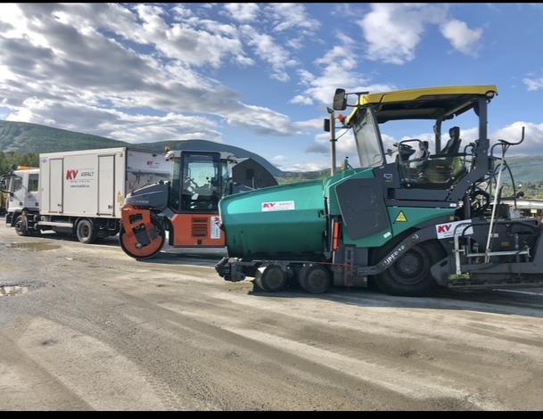 Kjetil Villa Asfalt tilbyr utlegging av asfalt i små og store jobber.