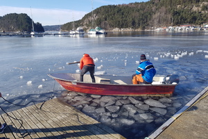 knusing av is i April 