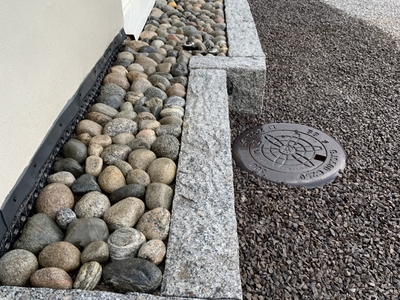 Kulestein og granitt kantstein