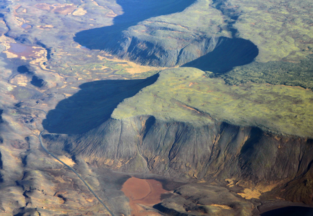 Islandsk fargerik natur ovenfra.
Foto Geir Lundli