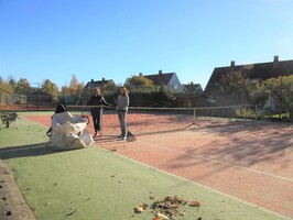 Astrid og Tone på dugnad 2016