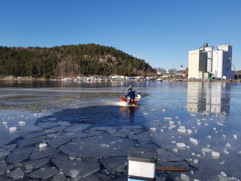 knusing av is i April  214198