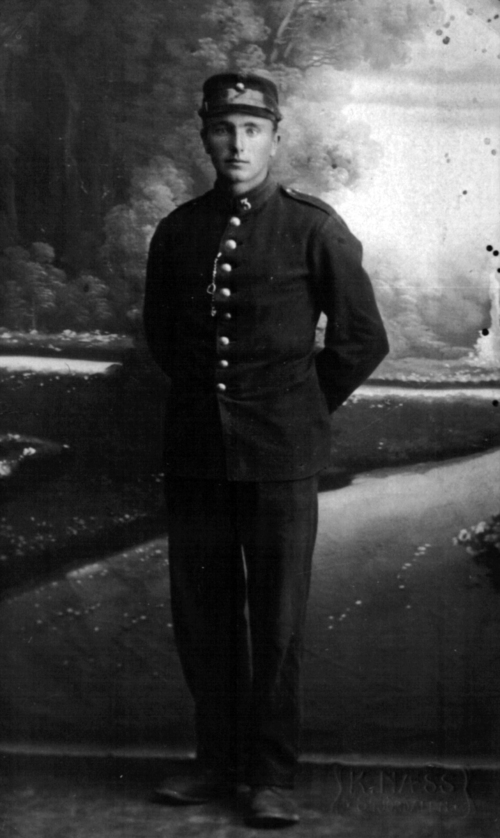 REF-0822 Trondheim 1914. Ola Langklopp i full mundur.