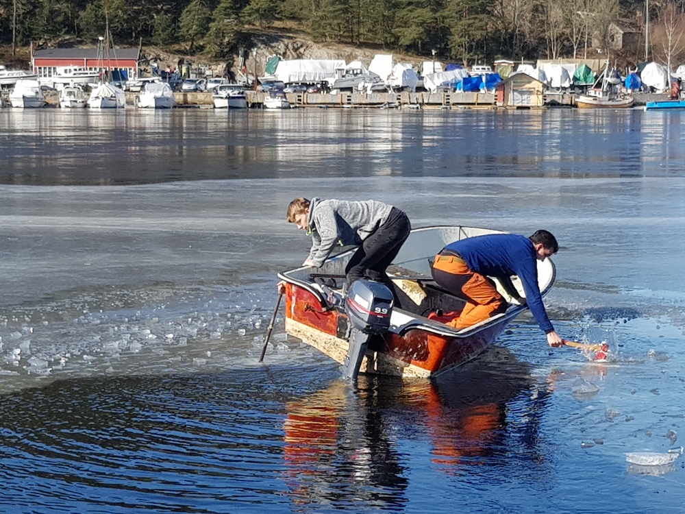 knusing av is i April  214194