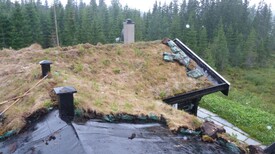 Fjerning av torvtak. 