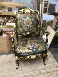 Restaurering av rokokko-stol, ca. 1780, med gyldenlær