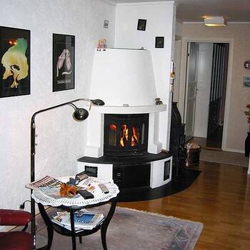 38 - Pusset buet hjørnepeis(brettskuret)