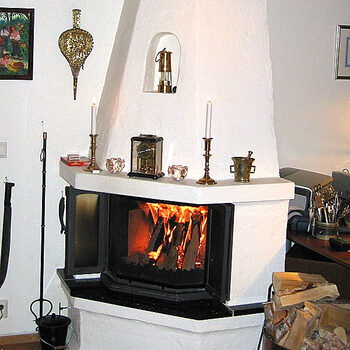 11 - Skråstilt rettveggspeis med brukken front.