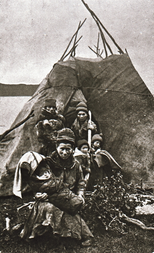 REF-0374 ca 1910.
'Lappefamilie'