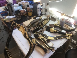 Restaurering av rokokko-stol, ca. 1780, med gyldenlær