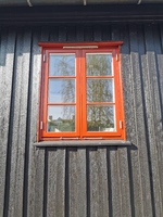 Malerne gjorde en nydelig jobb med å skrape og male vinduene - de ble som nye!