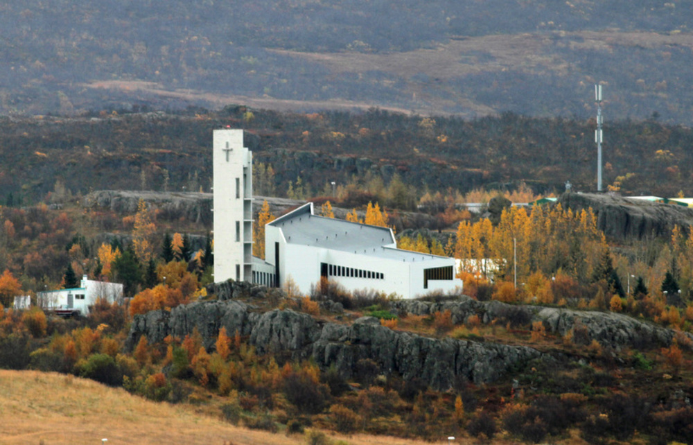 Egilsstadir Kirke i høstlige omgivelser.

Foto Geir Lundli