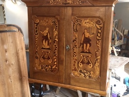 Restaurert skap med intarsia-dekor, laget av Johan Katzenberger, Skien ca. 1740