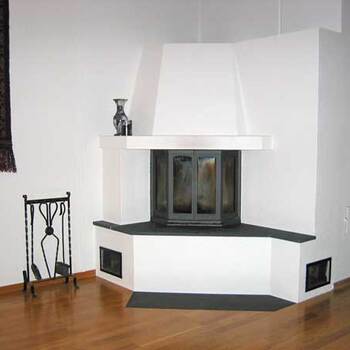 Pusset hjørnepeis med brukket front