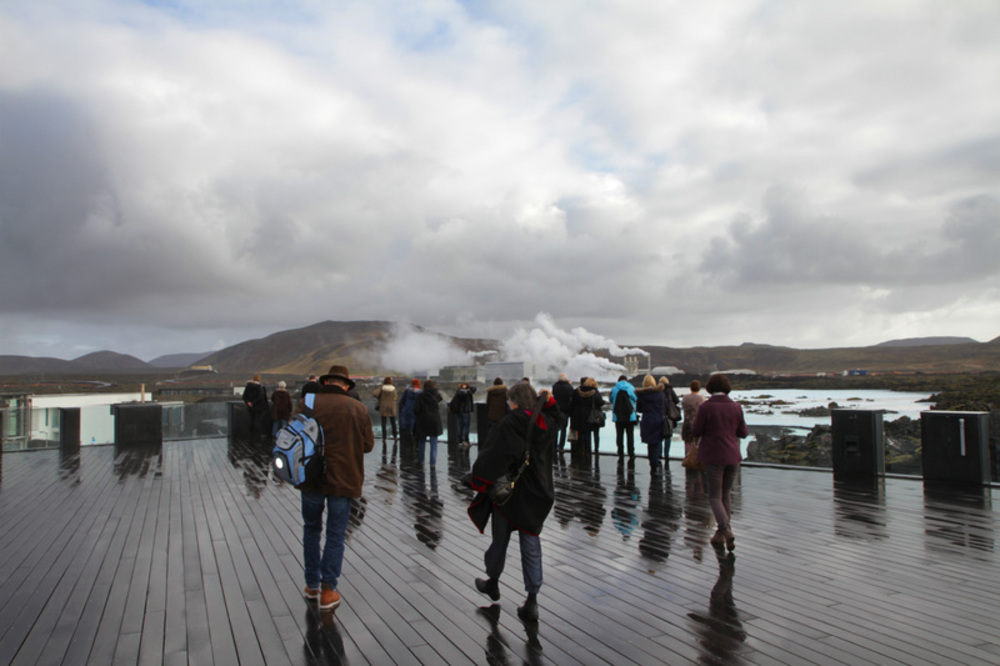 Koret samlet til overblikk og informasjon av guiden vår. 
Foto Geir Lundli
